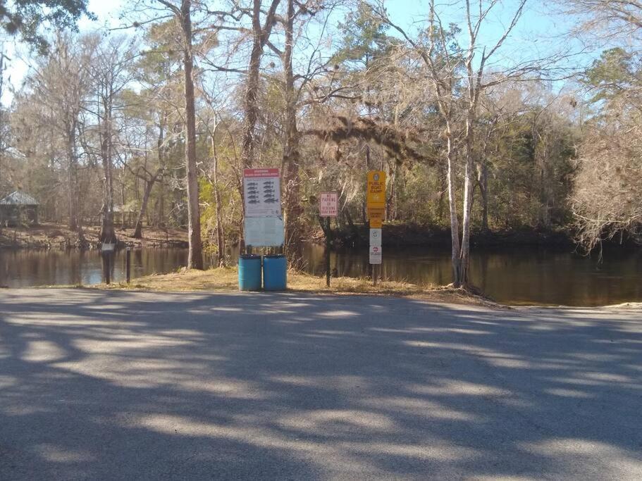 Huck'S Hideaway Near The Santa Fe River Fort White Exterior photo